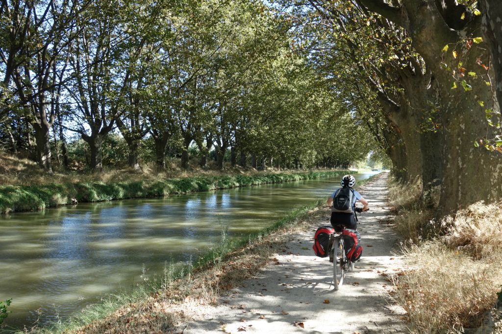 Retour au bord du canal après passage routier entre Sallèles et l'écluse de Raonel